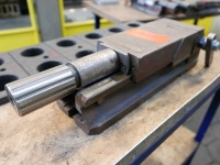 Hydraulic machine vice