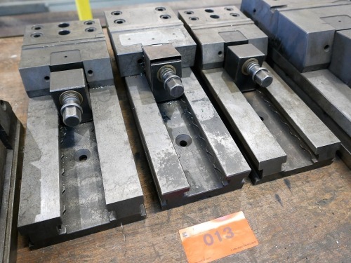 Hydraulic machine vice