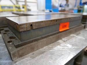 Magnetic clamping plate