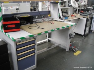 Test Bench with drawers and power sockets