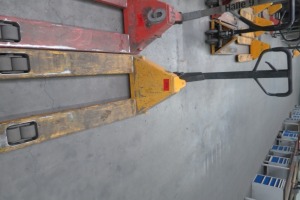 hand-guided pallet truck #270