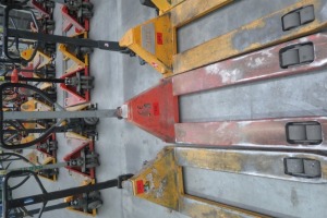 Gruma hand-guided pallet truck #315