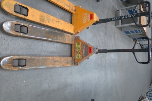 hand-guided pallet truck #436