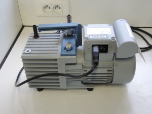 Vacuubrand Model RZ 2.5 Rotary Vane Vacuum Laboratory Pump